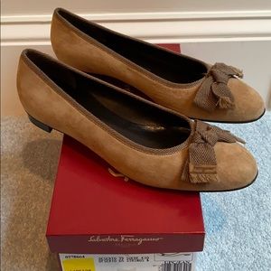 BNIB Vintage Ferragamo Dublino Flats